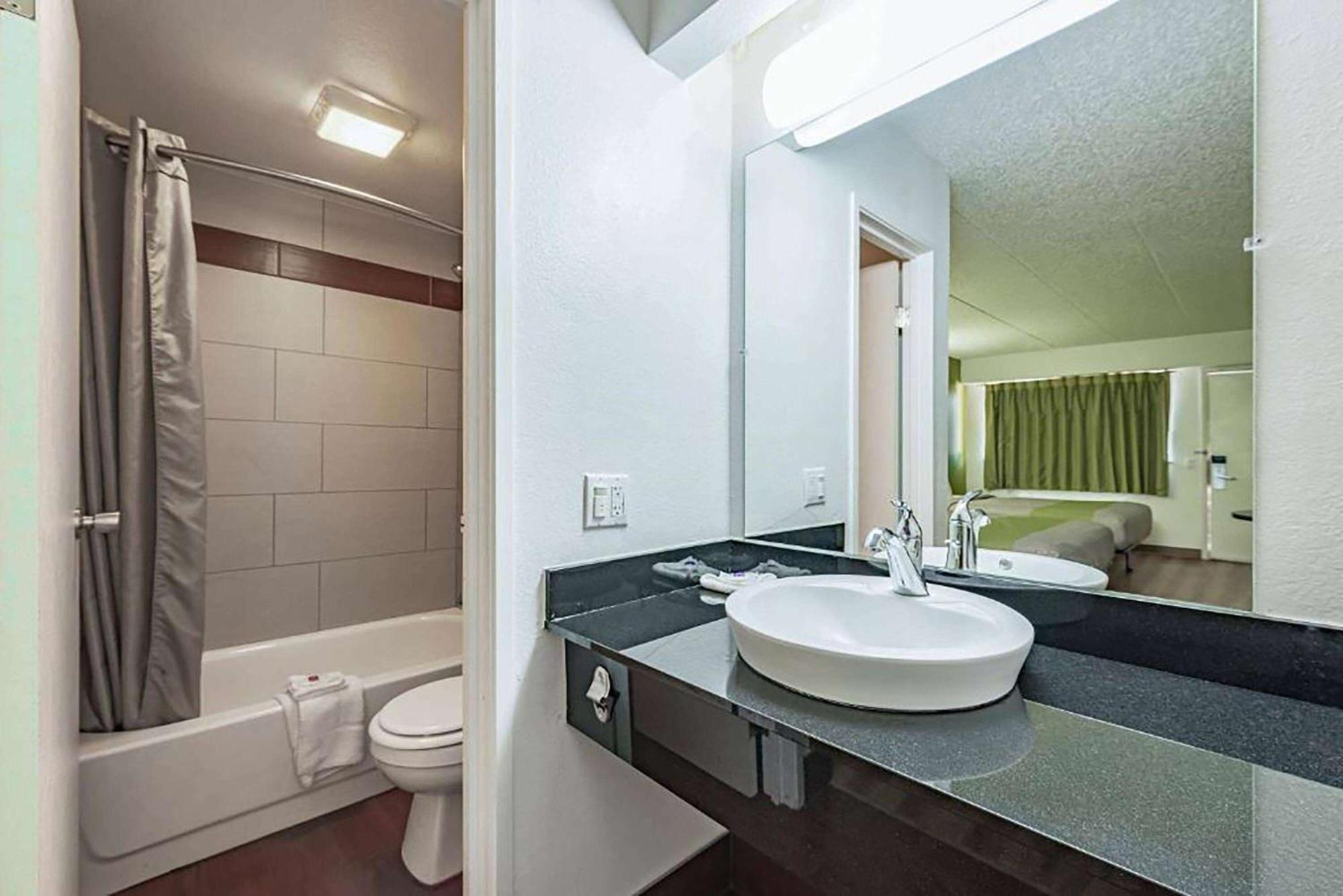 Motel 6-Cincinnati, OH - Central - Norwood Silverton Esterno foto