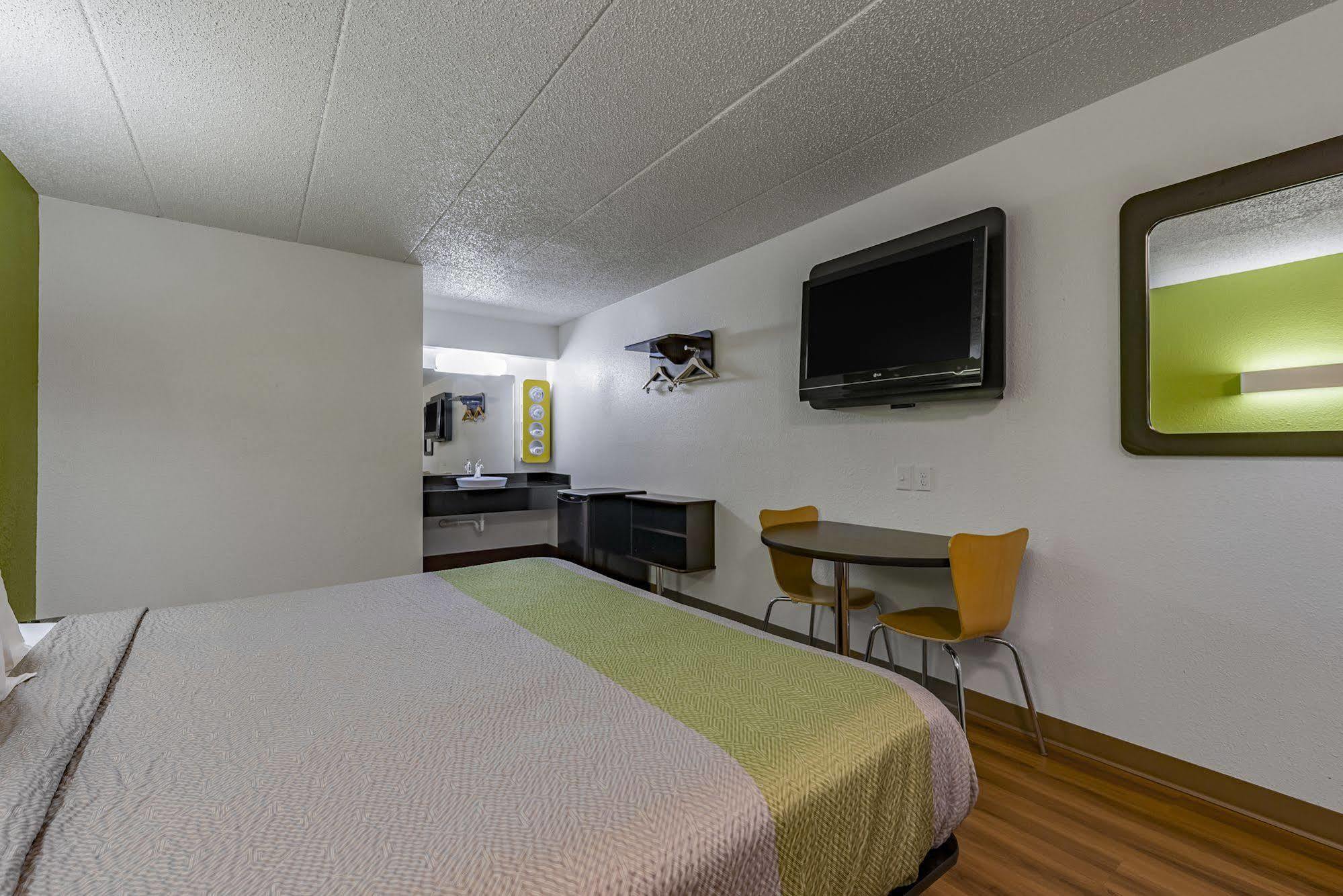 Motel 6-Cincinnati, OH - Central - Norwood Silverton Esterno foto